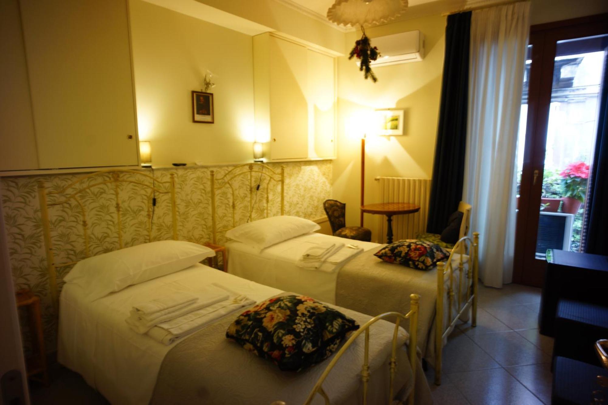 Santa Caterina Da Siena B&B CTA Exterior photo